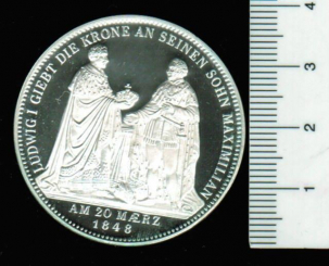 Deutschland/Bayern: Nachprägung des Geschichtsdoppeltalers von 1848, geprägt in 33,42/900 Silber, Ludwig I. übergibt seinem Sohn Maximilian die Krone 