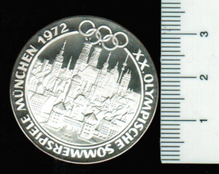 Deutschland/München: Olympiade 1972 in München, Stadtansicht/Diskuswerfer, 15g Feinsilber 