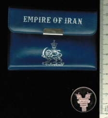 Iran/Persien: 25 Rials: SH1350/AD1971: 2500 Jahre, Stierkopfsäule Palast Artaxerxes in Sua / Name und Titel des Schahs, weltweit 13.300, Silber im Etui 