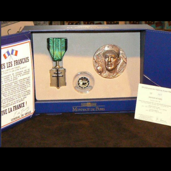 Frankreich: 2 Euro 2010 in PROOF, Bronzemedaille, Bildnis General de Gaulle und Orden 'Kreuz der Befreiung' 